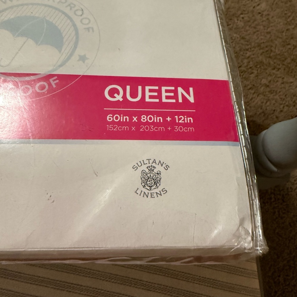 Queen Size Waterproof Mattress Pad - Picture 3 of 4